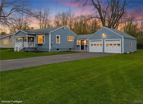 16 Homestead Rd E, Clinton, NY 13323