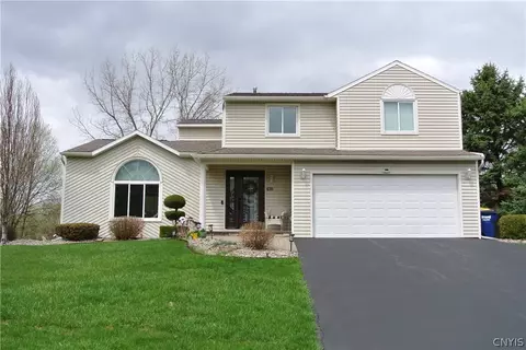 414 Mallard Dr, Camillus, NY 13031