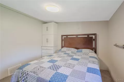 Bedroom - 2195 Kellogg Rd, Lysander, NY 13027 photo 2 of 3