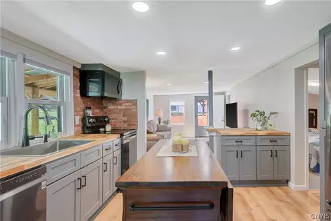 Kitchen - 2195 Kellogg Rd, Lysander, NY 13027 photo 3 of 5
