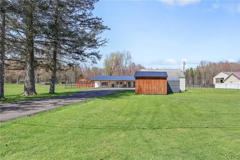 Exterior - 2195 Kellogg Rd, Lysander, NY 13027 photo 3 of 9