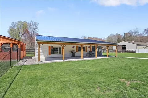 2195 Kellogg Rd, Lysander, NY 13027