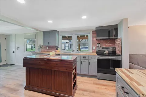 Kitchen - 2195 Kellogg Rd, Lysander, NY 13027 photo 4 of 5