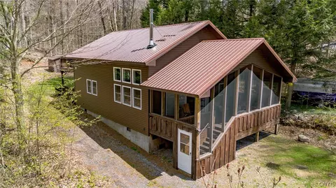 11 Wall St, Amboy, NY 13028