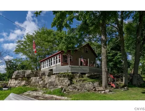 92 Little Hammond Rd, Hammond, NY 13646