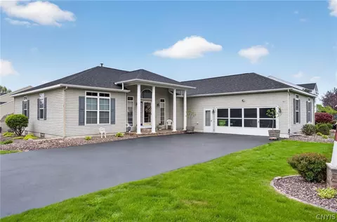 132 Lorian Dr, Salina, NY 13212