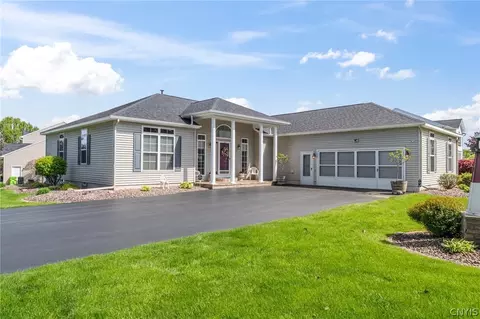 132 Lorian Dr, Salina, NY 13212
