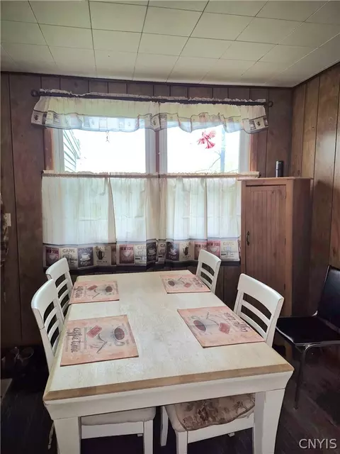 Dining - 9455 Boyd Rd, Annsville, NY 13471 photo 3 of 3
