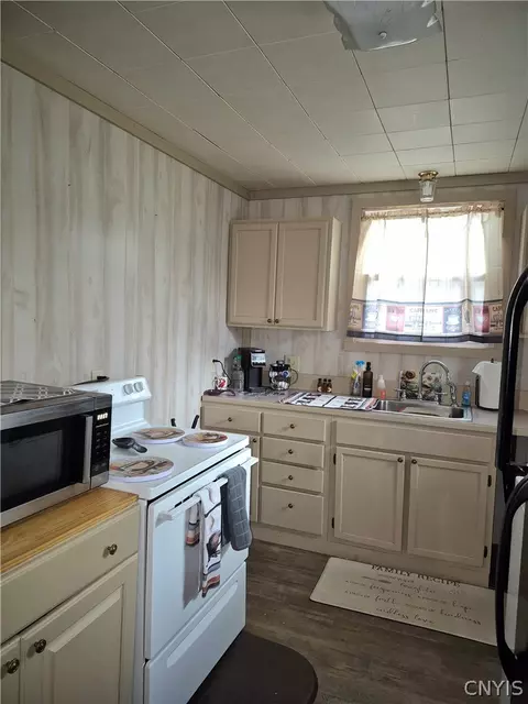 Kitchen - 9455 Boyd Rd, Annsville, NY 13471 photo 2 of 3