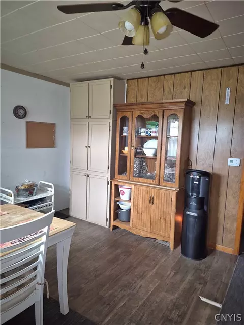 Dining - 9455 Boyd Rd, Annsville, NY 13471 photo 2 of 3