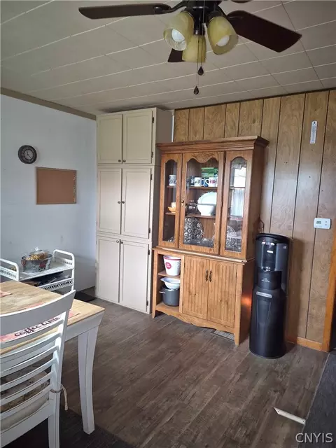 Dining - 9455 Boyd Rd, Annsville, NY 13471 photo 2 of 3