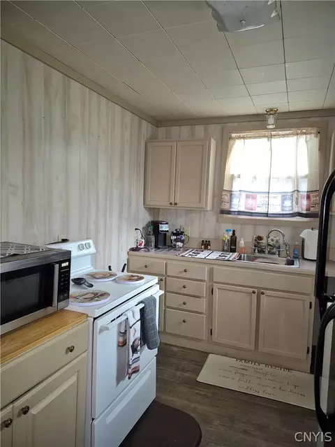 Kitchen - 9455 Boyd Rd, Annsville, NY 13471 photo 2 of 3