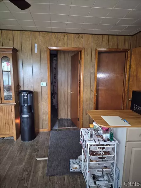 Entry Way - 9455 Boyd Rd, Annsville, NY 13471 photo 2 of 3