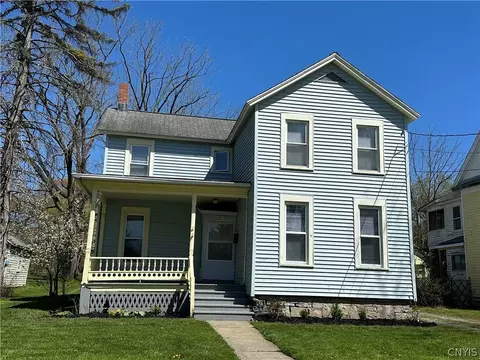 28 Mattie St, Auburn, NY 13021