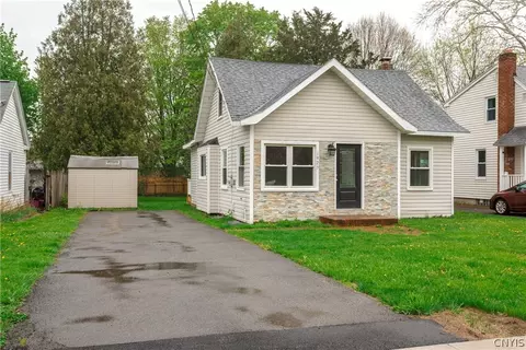 1925 Valley Dr, Syracuse, NY 13207