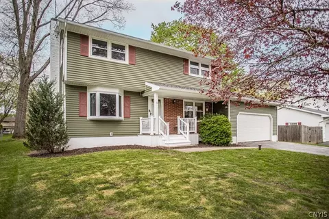 9 Nightingale, Liverpool, NY 13090