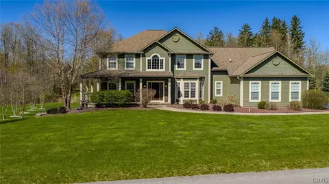 9120 Whistling Swan Ln, Manlius, NY 13104