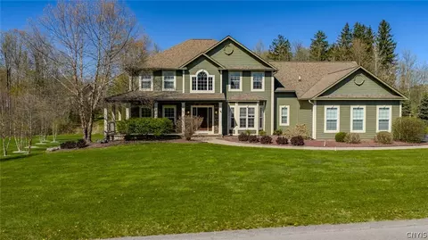 9120 Whistling Swan Ln, Manlius, NY 13104