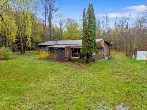393 Rowlee Rd, Volney, NY 13069