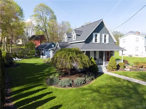 129 E Genesee St, Skaneateles, NY 13152