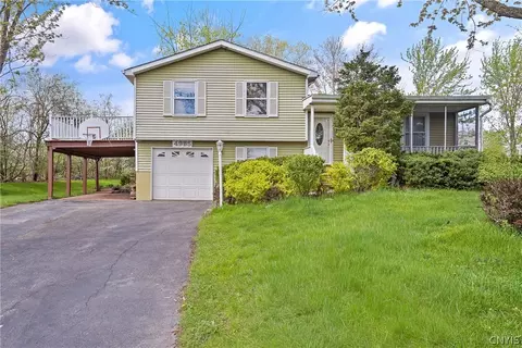 4985 Woodmark Dr, Liverpool, NY 13088