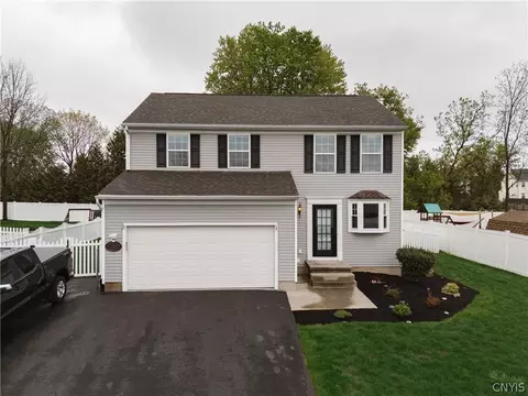 33 Naylor Cir, Van Buren, NY 13027