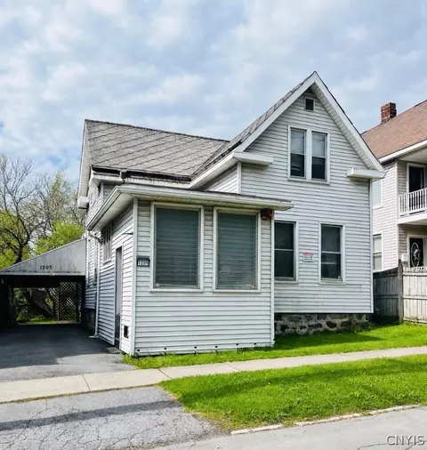 1205 Noyes St, Utica, NY 13502