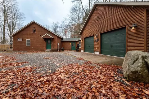 103 Pawnee Dr, Webb, NY 13420