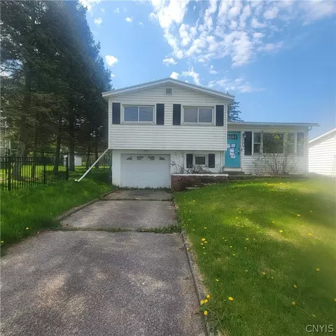 28 Saint Anthony St, Auburn, NY 13021