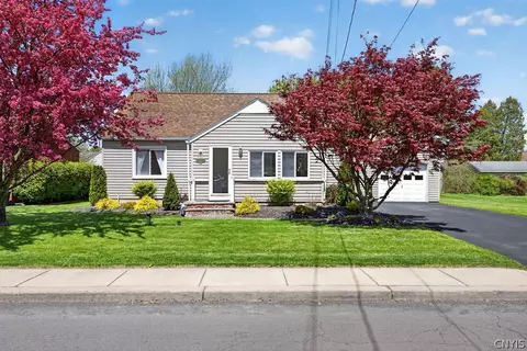 302 Bacon St, Geddes, NY 13209