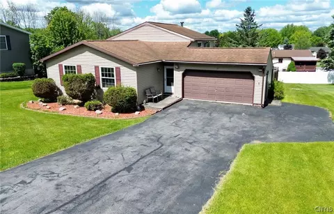 27 Meadowbrook Dr, New Hartford, NY 13413