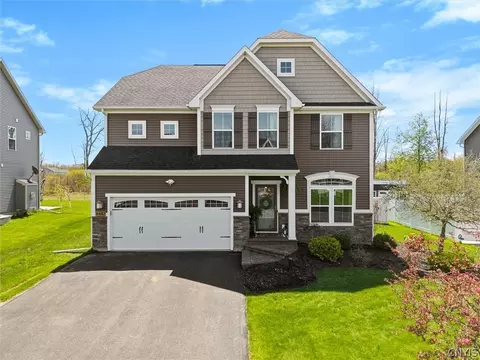 4442 Pace Ln, Clay, NY 13041