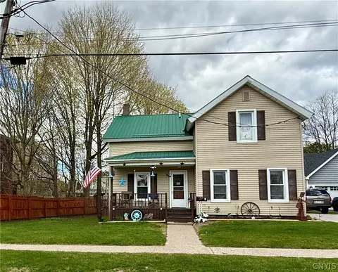 9 Rowley St, Gouverneur, NY 13642