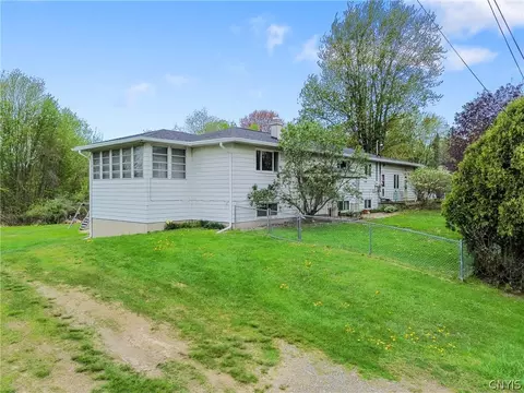 65 Clark Crest Dr, Schroeppel, NY 13135
