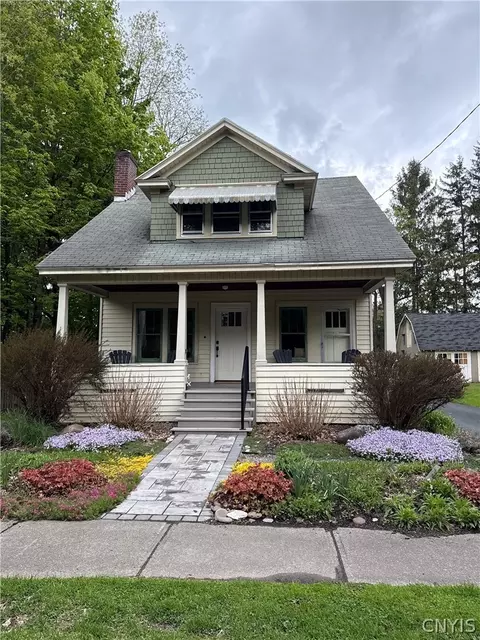 803 Oakwood St, Fayetteville, NY 13066