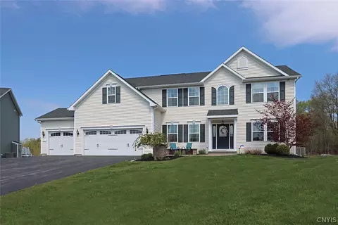 124 Turning Leaf Dr, Manlius, NY 13104