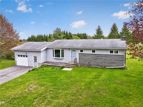 2720 Graffenburg Rd, New Hartford, NY 13413