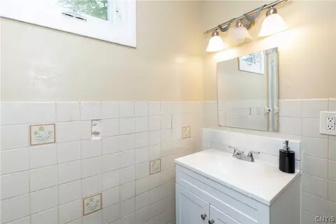Bath - 1024 Danforth St, Syracuse, NY 13208 photo 1 of 1