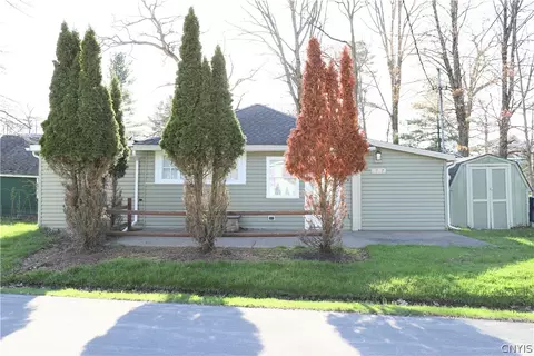 6727 N Lakeshore Rd, Verona, NY 13478
