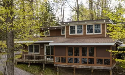 18490 Otter Point Rd, Orleans, NY 13640