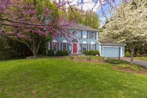 8233 Turnstone Dr, Manlius, NY 13104