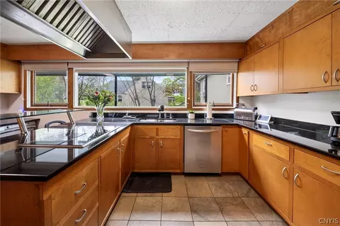 Kitchen - 327 Kimber Rd, Syracuse, NY 13224 photo 3 of 4