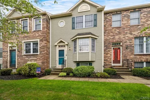 8132 Verbeck Dr, Manlius, NY 13104