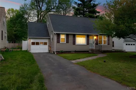 150 Crystal Dr, Syracuse, NY 13212