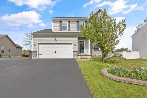 8649 Alizarin Ave, Cicero, NY 13039