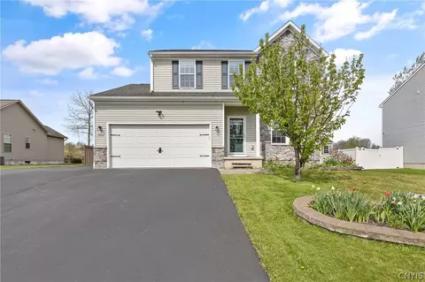 8649 Alizarin Ave, Cicero, NY 13039