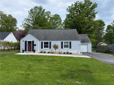 52 Beechwood Rd, New Hartford, NY 13413