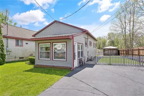 3362- 3363 Hayes Rd, Lysander, NY 13027
