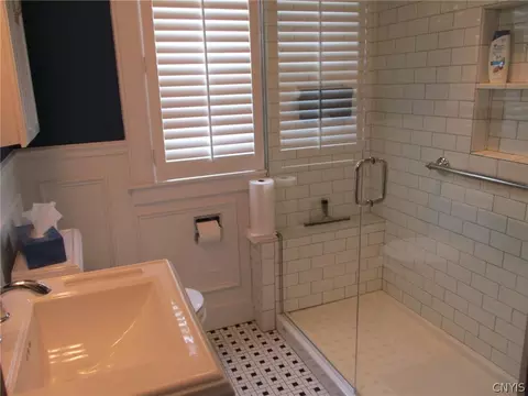Bath - 460 Brattle Rd, Syracuse, NY 13203 photo 1 of 1