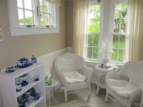 Exterior - 460 Brattle Rd, Syracuse, NY 13203 photo 2 of 7